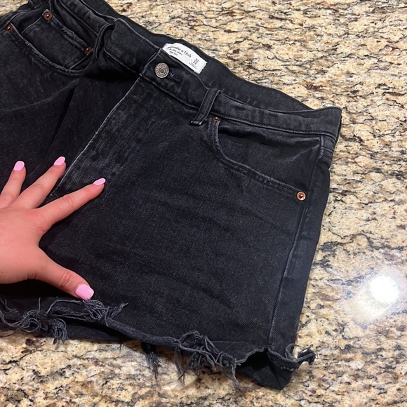 EUC Abercrombie & Fitch Jean Shorts - Picture 3 of 4